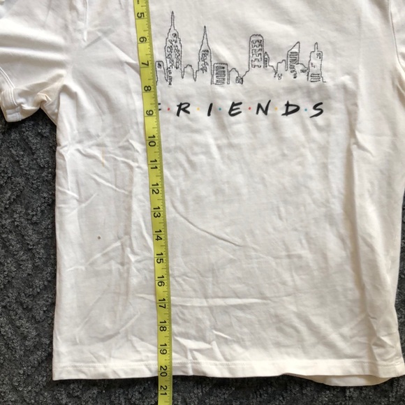 H&M White 'Friends' Skyline Tee - Picture 4 of 6